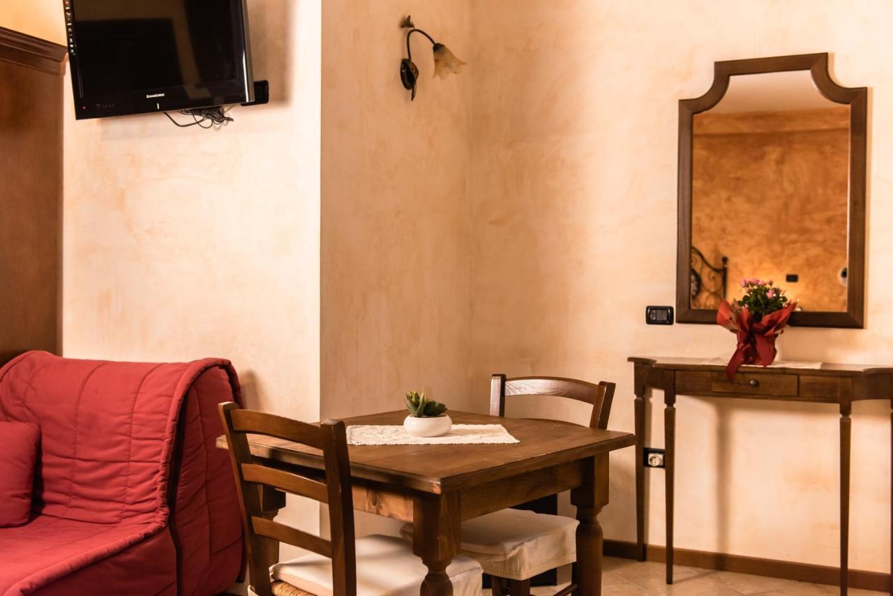 Agriturismo Stovali Da Lustrinu Protte Exterior foto