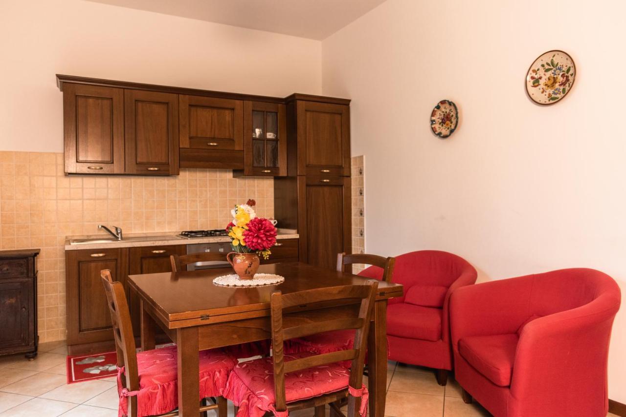 Agriturismo Stovali Da Lustrinu Protte Exterior foto