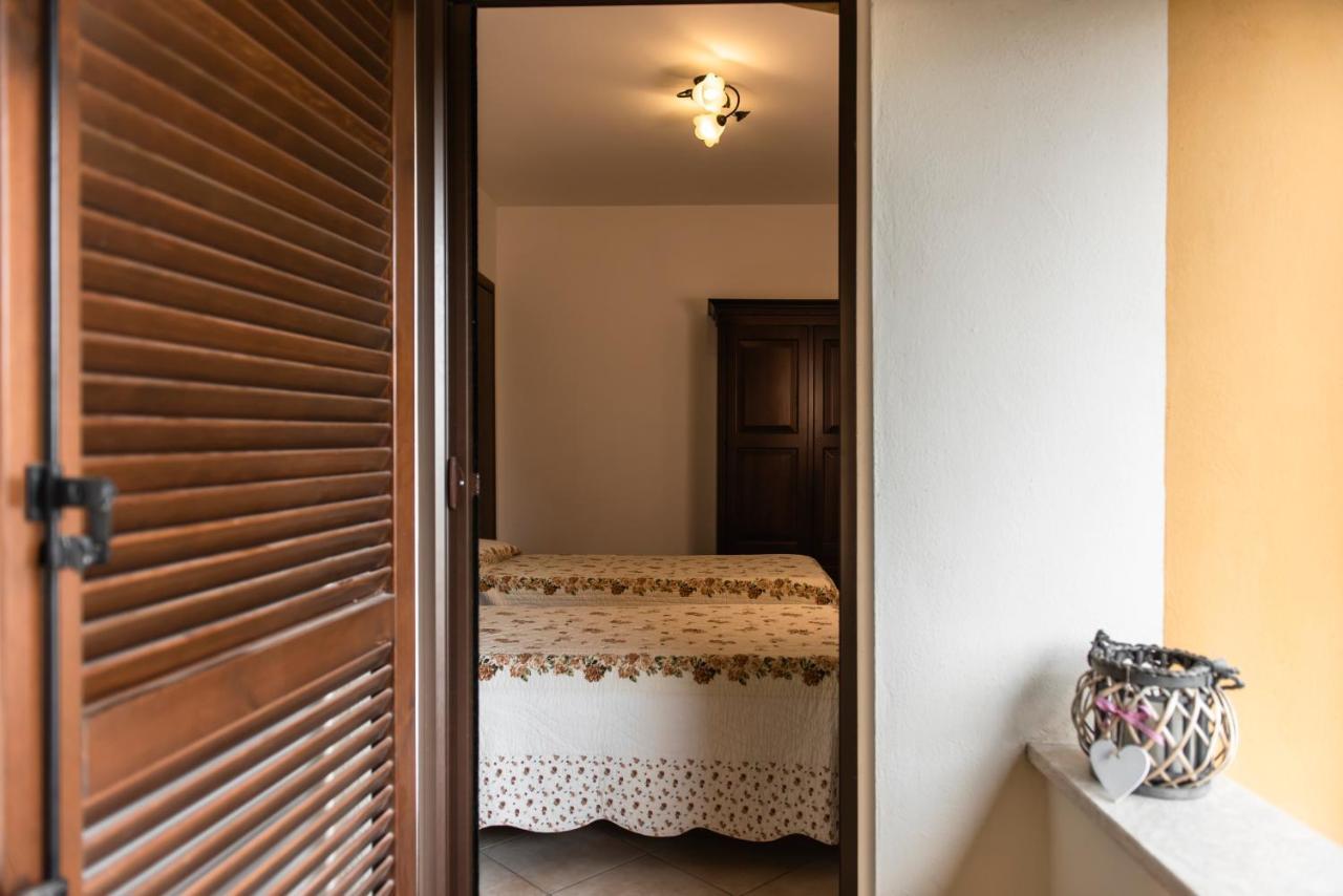 Agriturismo Stovali Da Lustrinu Protte Exterior foto