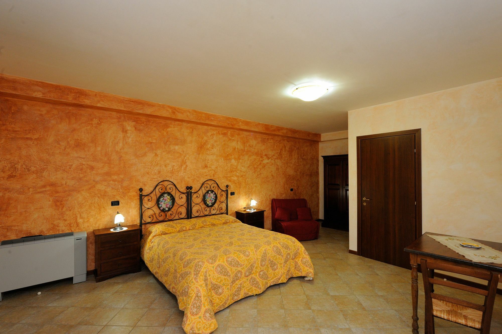 Agriturismo Stovali Da Lustrinu Protte Exterior foto