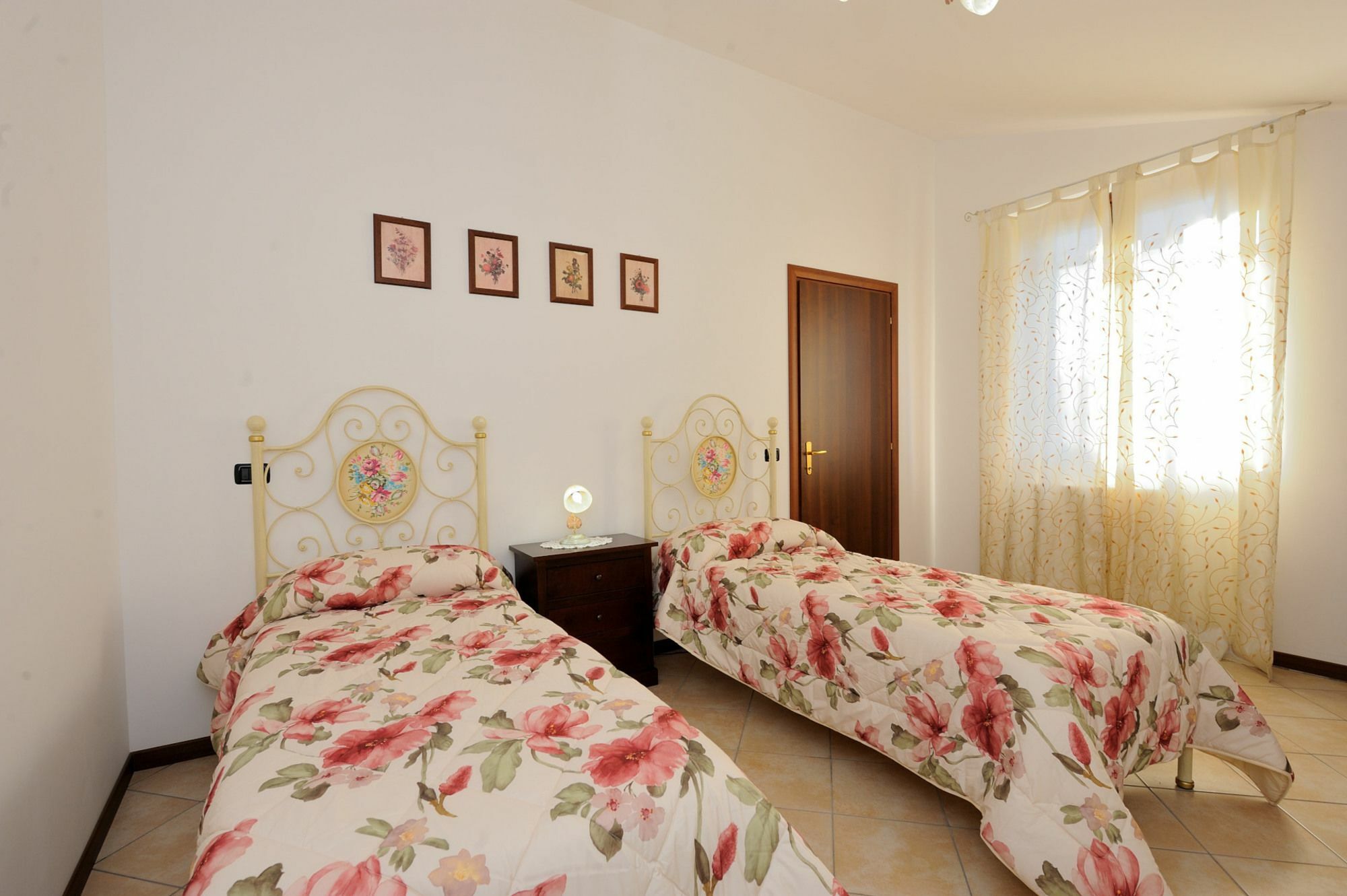 Agriturismo Stovali Da Lustrinu Protte Exterior foto