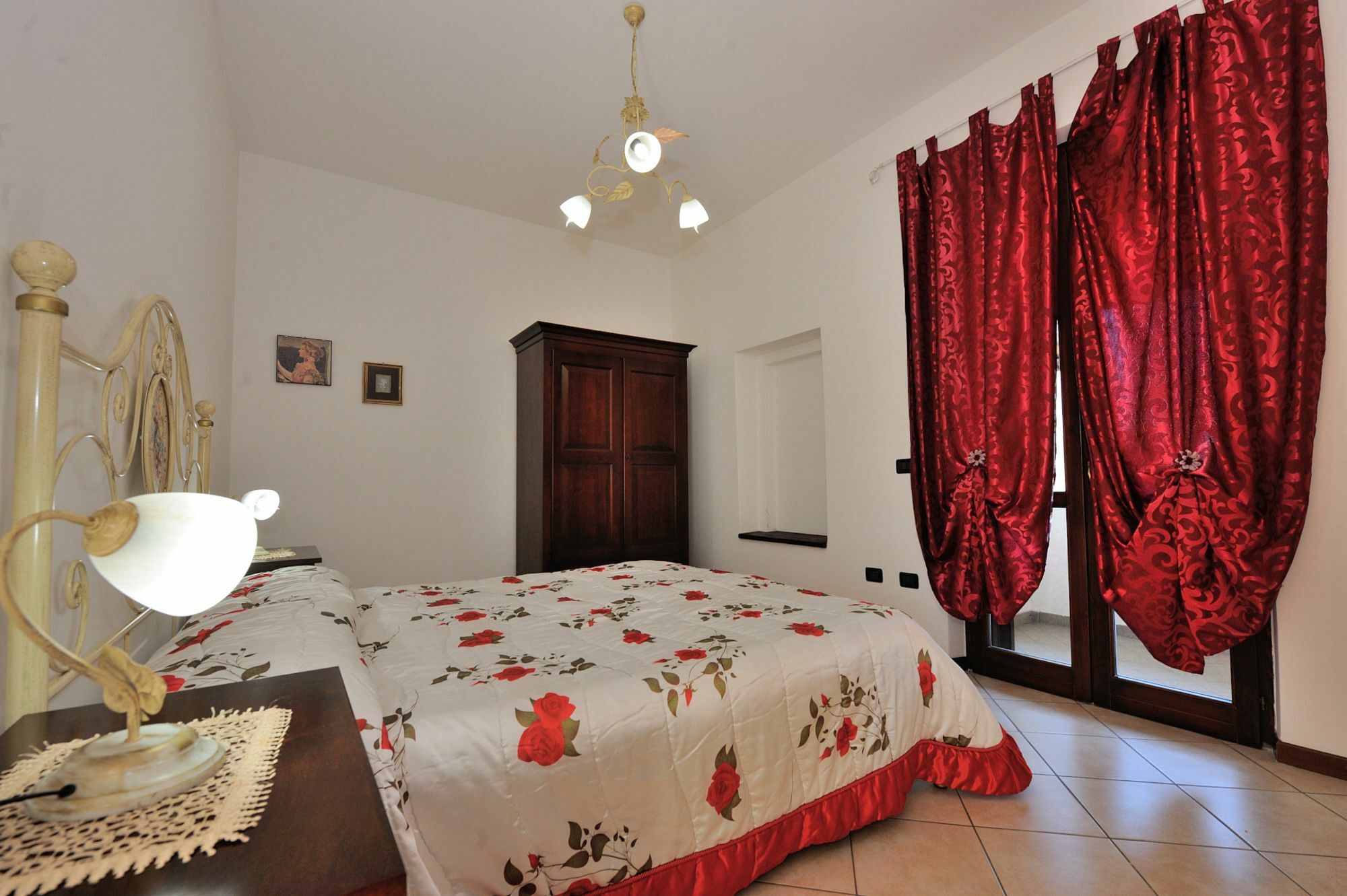 Agriturismo Stovali Da Lustrinu Protte Exterior foto